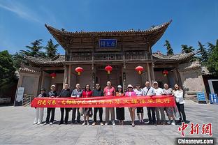 ✨孩子们是希望！中国足球小将队员与现场球迷互动庆祝胜利